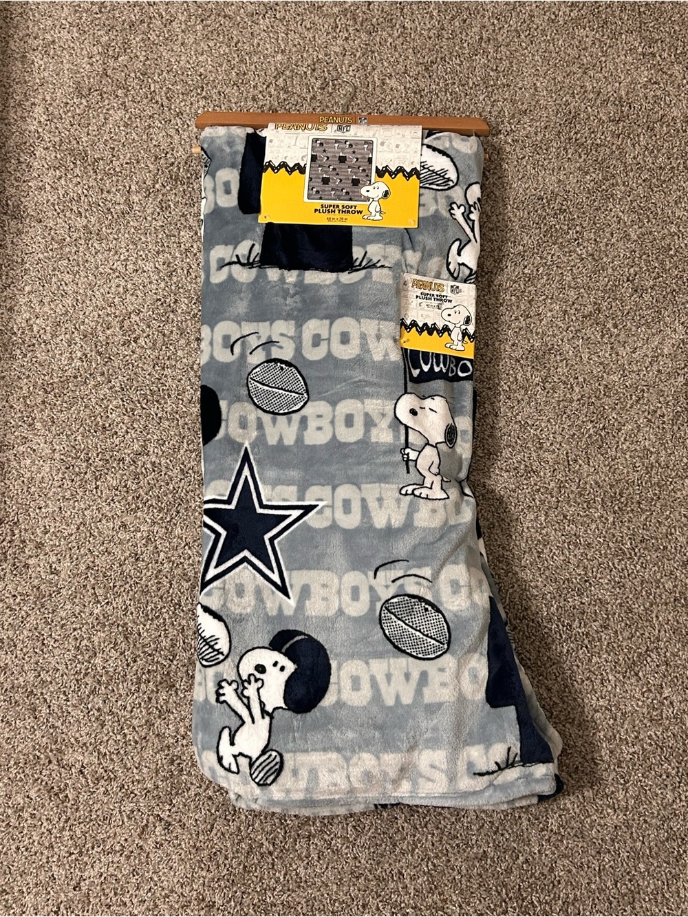 New Peanuts Snoopy Dallas Cowboys NFL Plush Throw Blanket 60x70 Pegasus NWT